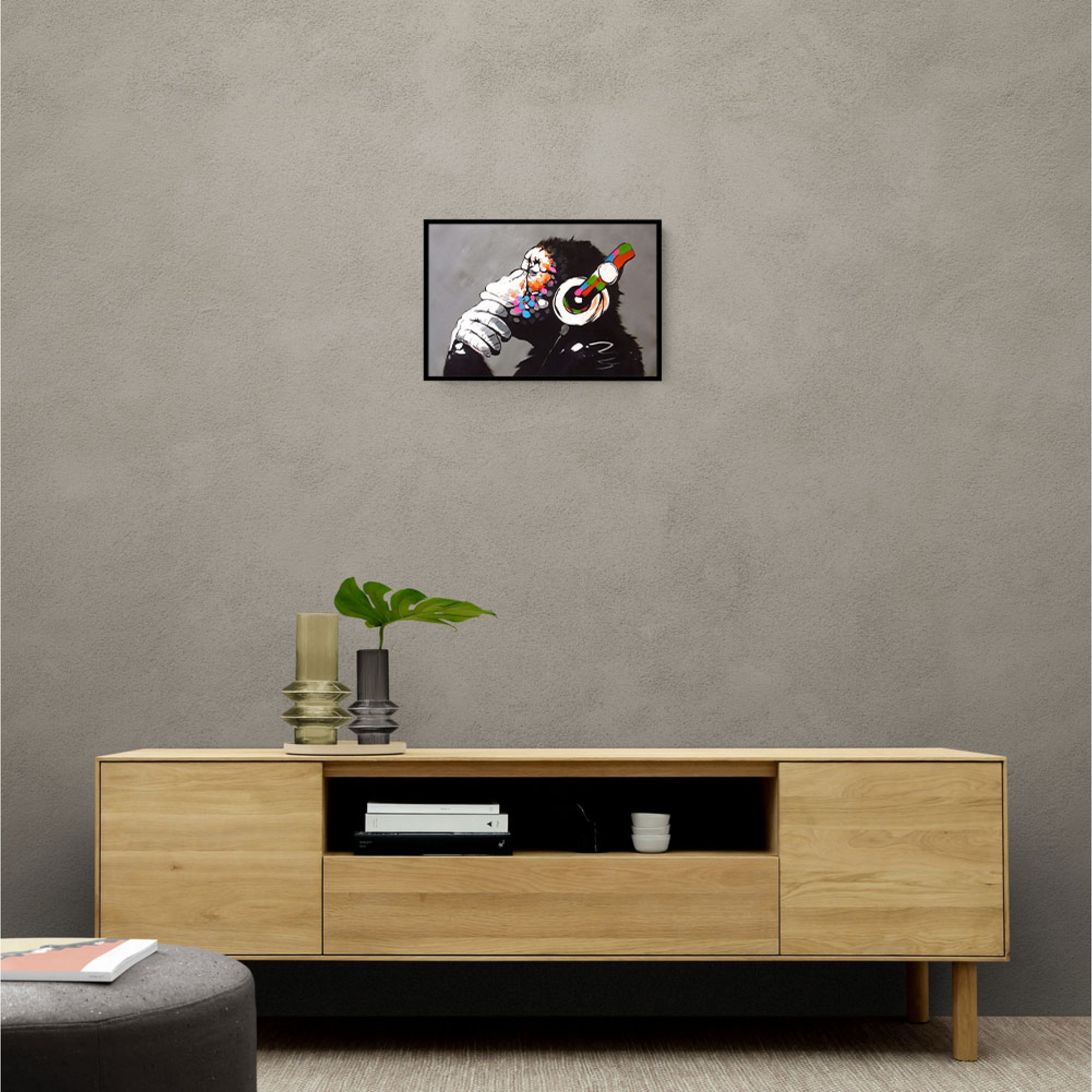 Reproduction D'art Sur Toile "Banksy DJ Monkey" - Gorille Graffiti écoutant De La Musique - Street Art Mural